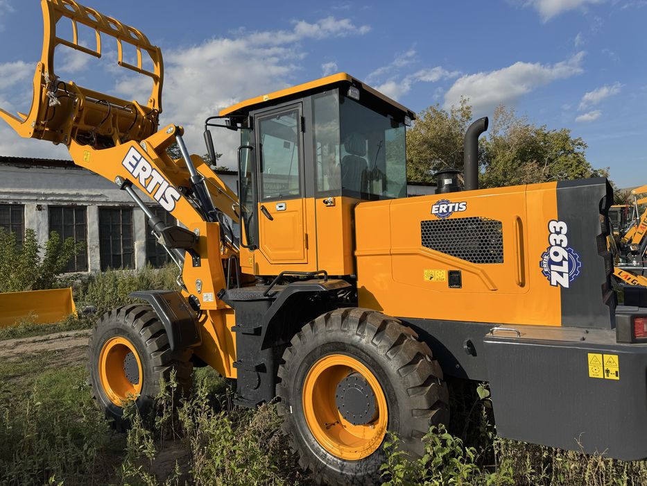 Погрузчик 2-х куб новый