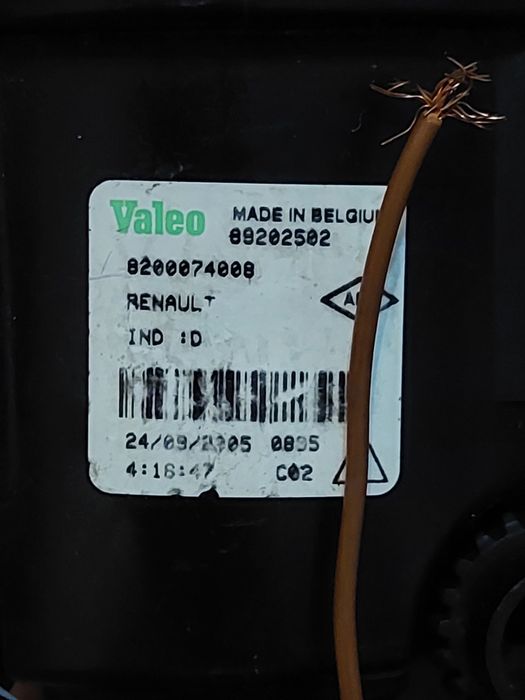 Halogen în bara fata renault