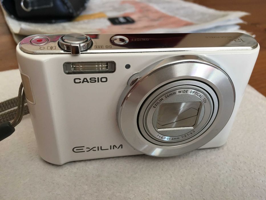 фотоапарат casio exlim EX-ZS50 - модел 2014г.