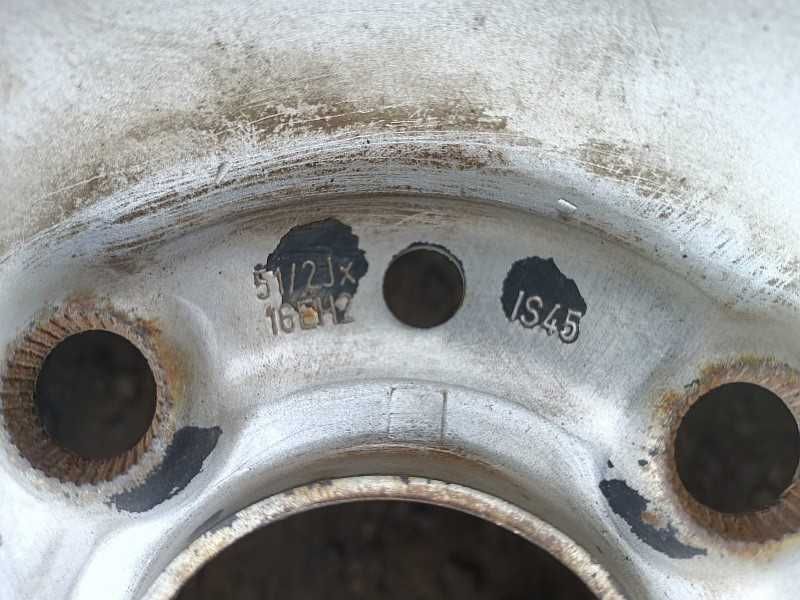 Продам ОДИН оригинальный металлический диск на BMW .