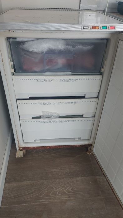 Морозильник продам