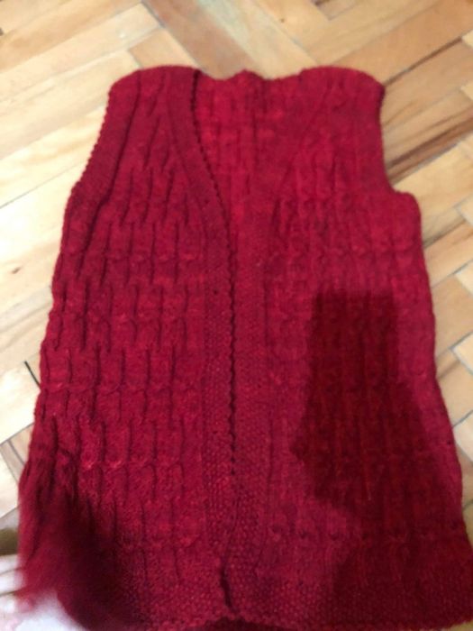 Дамско ръчен плетени елеци 6 броя и плетени дамски чорапи