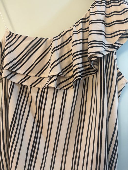Bluza h&m noua pe umar