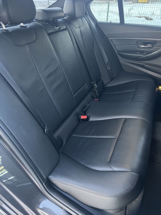 BMW 320d Luxury / Trapa / Camera marsarier/ Keyless