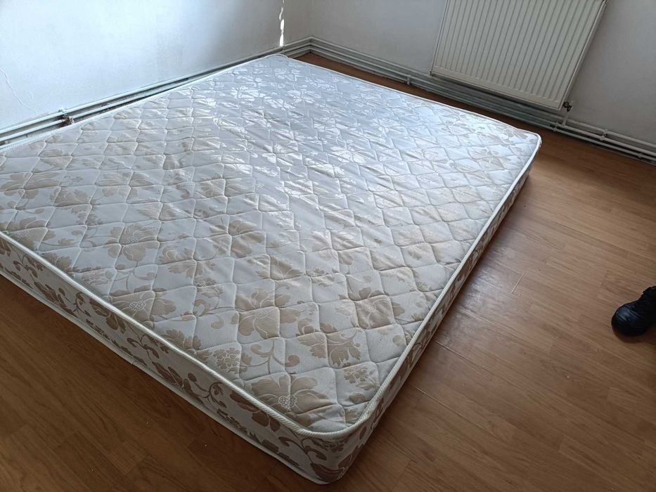 Vând saltea in stare f bună