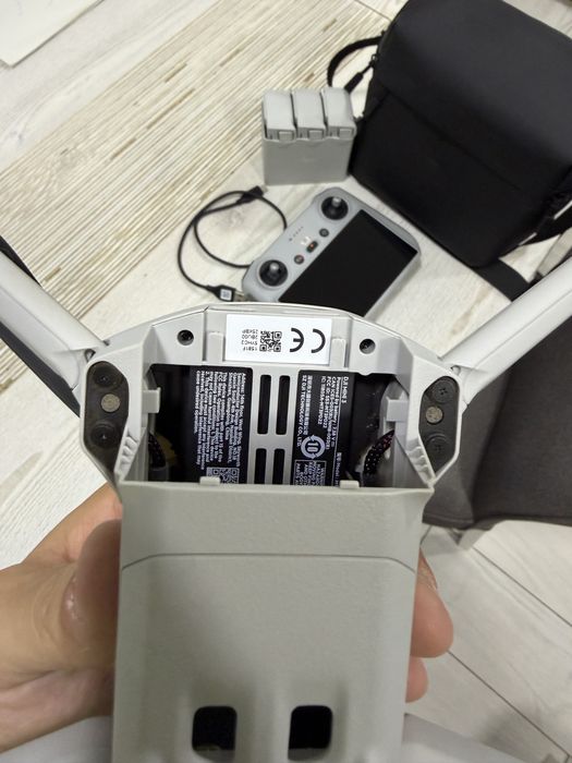 Drona DJI Mini 3 Fly More Combo + Smart Controller