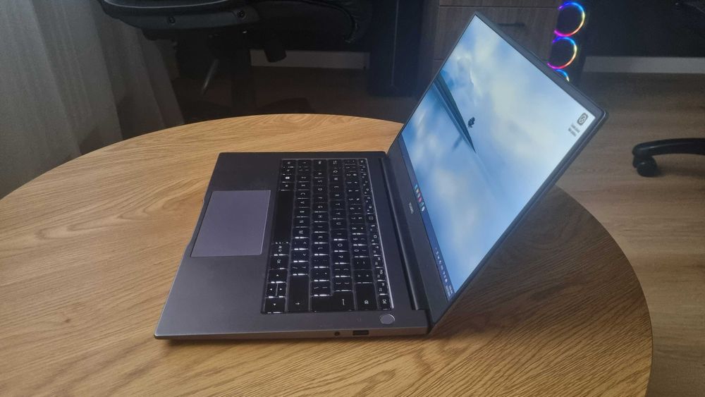 Laptop Huawei MateBook D14 i5 Gen 11 - CA NOU + rucsac ASUS ROG