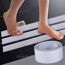 Противоскользящая ленты на ступени (Германия)