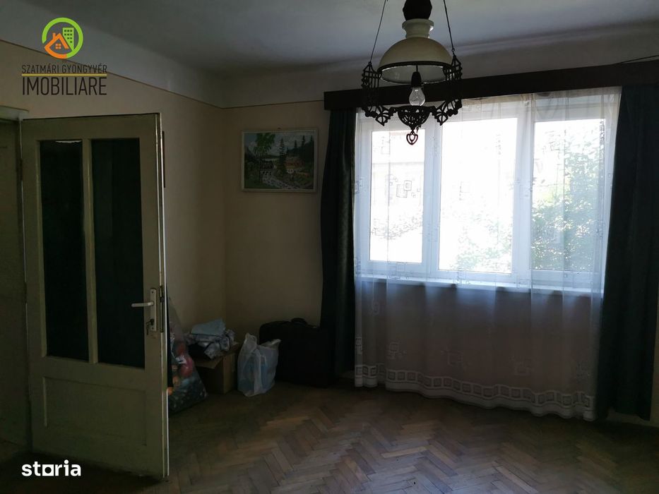 Casă cu teren mare, Acățari