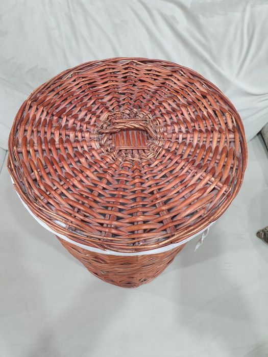 Продам плетенную корзину