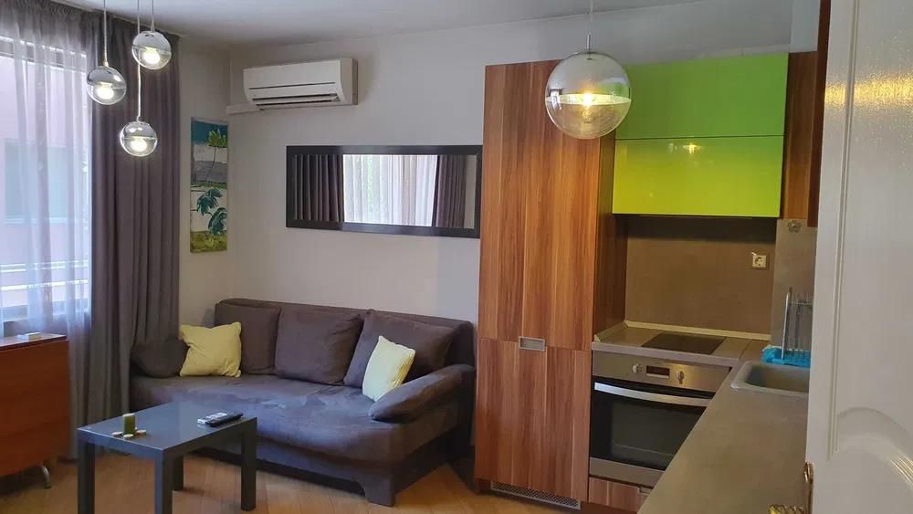 Дава се под наем Двустаен апартамент в Пловдив, Център - 60 кв.м за 350 € - Снимка #1