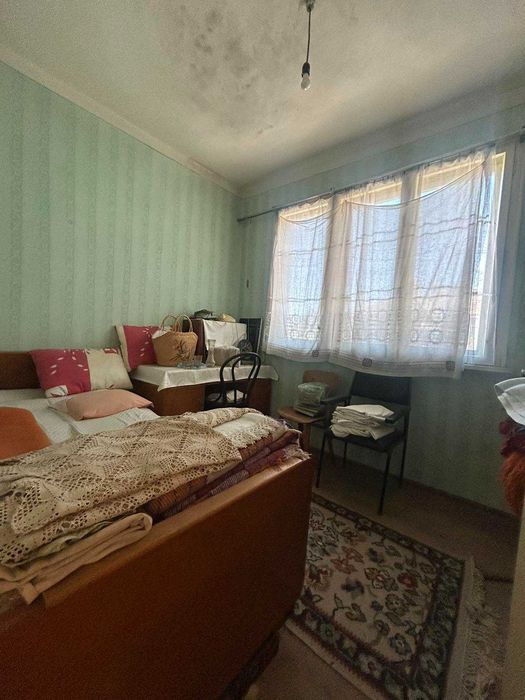 Двуетажна газифицирана къща, гр. Попово