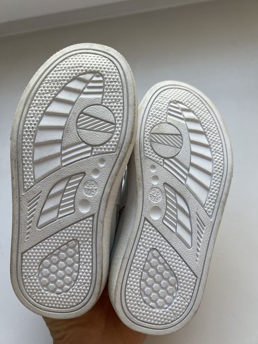 Туфли и кеды десткие