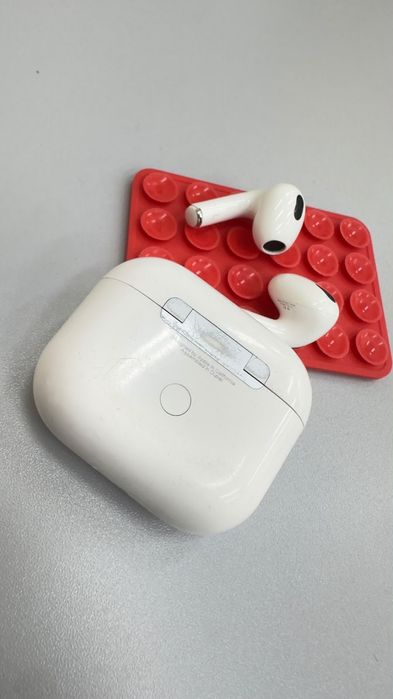 AirPods зделано в дубае без коробки.