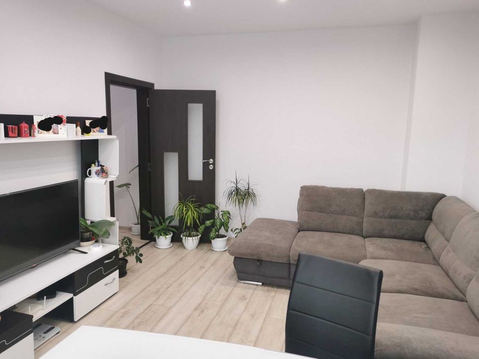 Тристаен обзаведен апартамент в Младост 1-Касабова