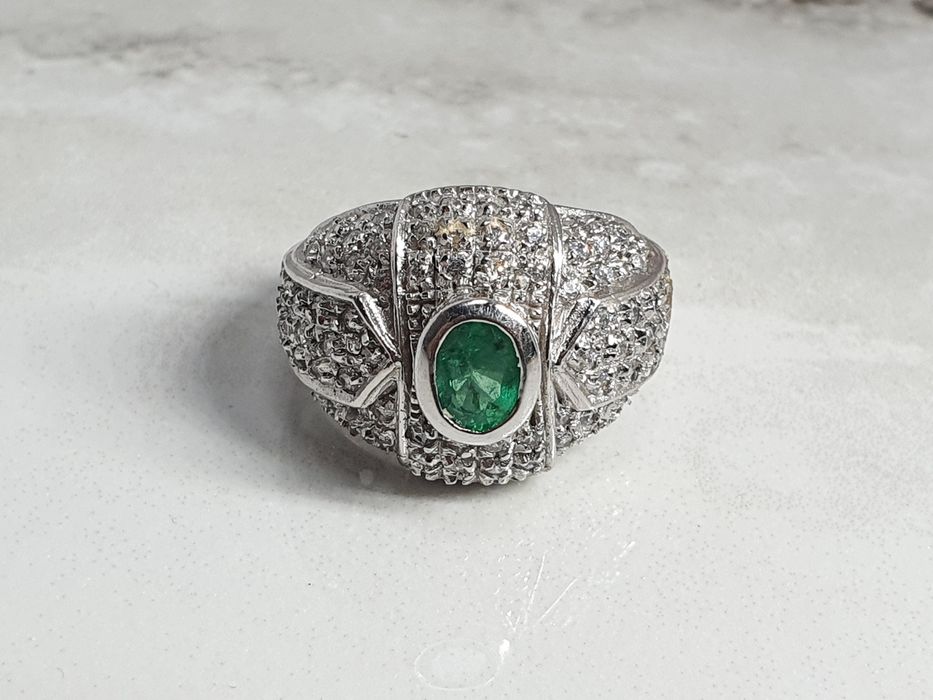 Inel din aur alb de 14K cu smarald natural și diamante naturale