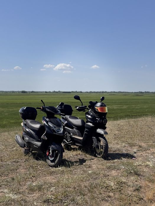 срочно продаеться скутер м11