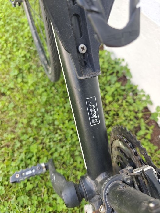 Bicicleta City 28" Giant Escape , Satin Black - Frane pe disk , stare foarte buna de functionare