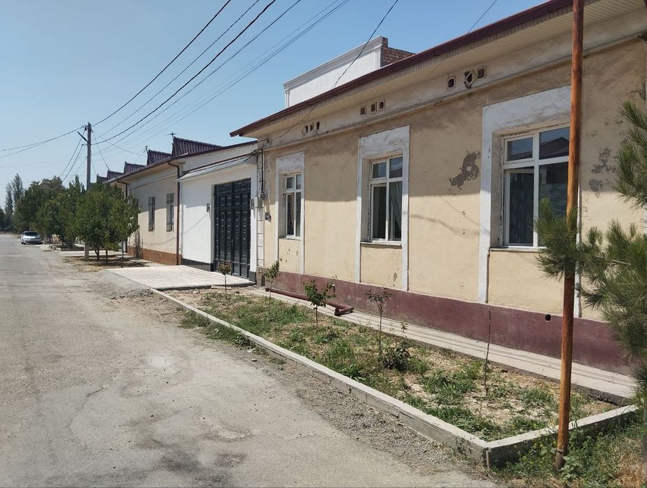 Уй срочно сотилади