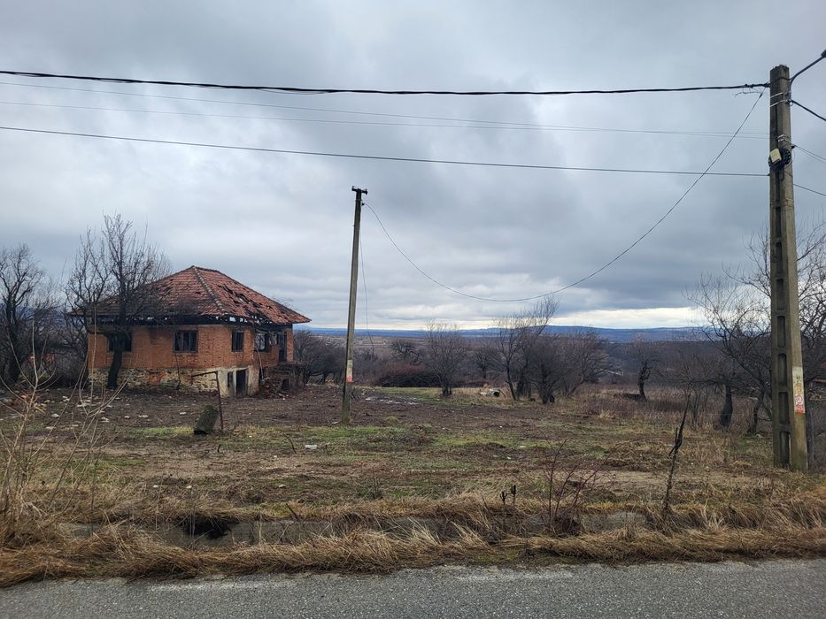 Vand doua proprietati (casa plus teren) in Musetesti Gorj