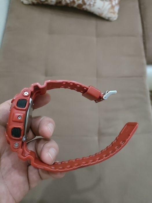 Casio G-Shock red