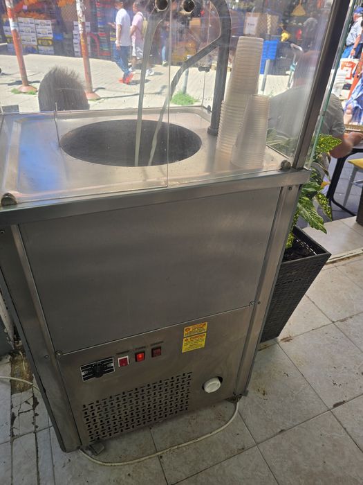 Продавам професионална машина за студен айрян ,