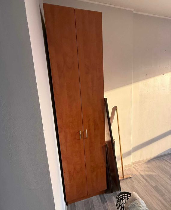 Офисный стол и шкаф