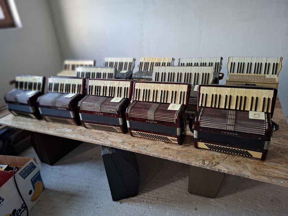 Vând acordeon marca Hohner