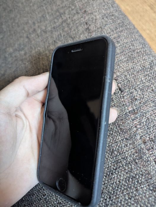 Продам срочно iphone se 2