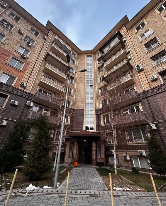 Продается 4/3/8 187м2 в Габусе на Ц-2, ор-р: Алайский рынок