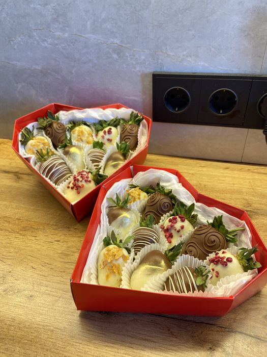 Клубника в шоколаде. Подарки. Есть каспий ред