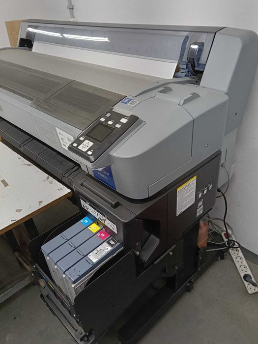 Echipamente profesionale pentru imprimare textile prin sublimare: Imprimanta Epson SureColor SC-F6300HDK și calandru sublimare TRANSMATIC 7140 Sport