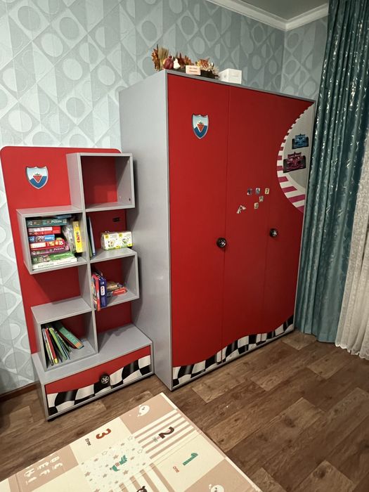 Продам детский (подрастковый) спальный гарнитур