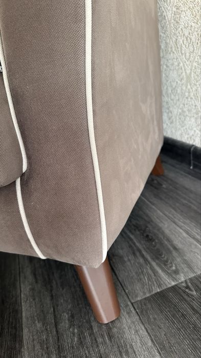 Диван с двумя креслами