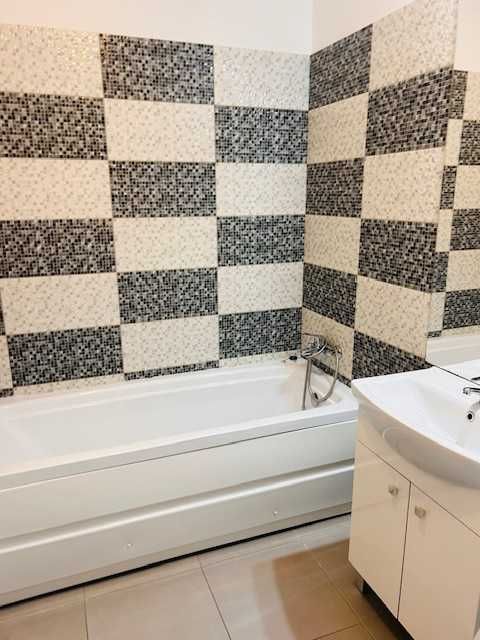 Inchiriez apartament 2 camere Class Park cu parcare privata