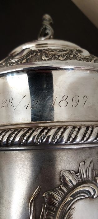 Halba placata cu argint