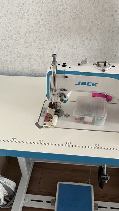 Продается швейная машина Jack, работает идеально