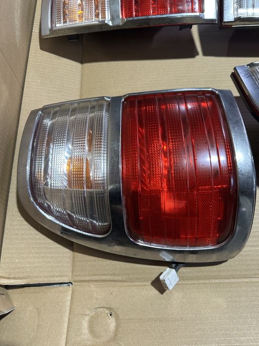 Задние фонари Lexus LX470