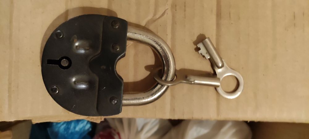 Замок подвесной новый