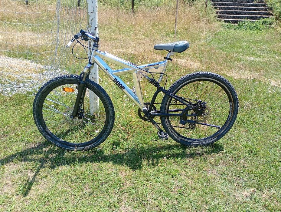 Vând bicicletă pe 26 full suspension