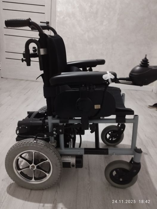 электрическая инвалидная коляска