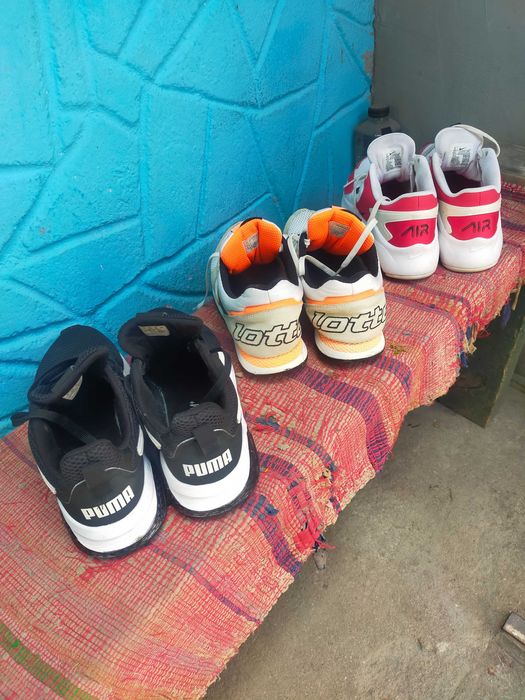 Adidasi noi si sh stare f. buna nr. 42.