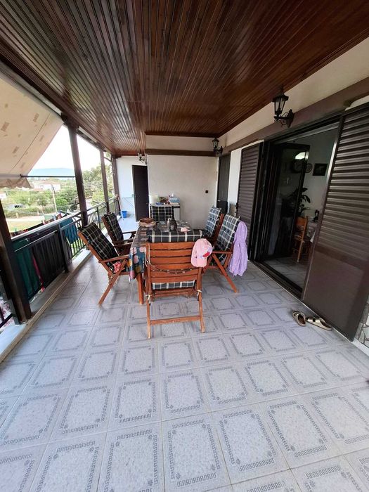 Продава триетажна къща 250 м2 и двор 400 м2 в Аспровалта, Гърция