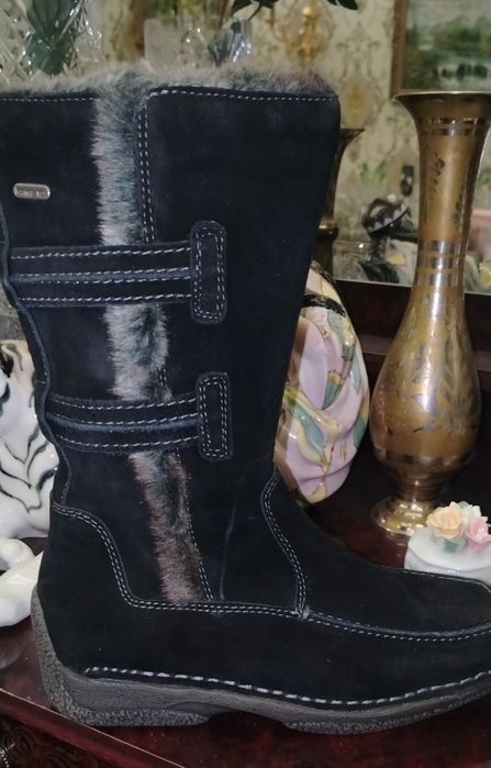 Фирменные сапожки 35 и 37 размеры