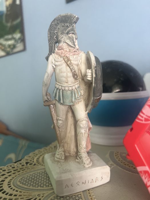 Vand figurina cu gladiator din grecia