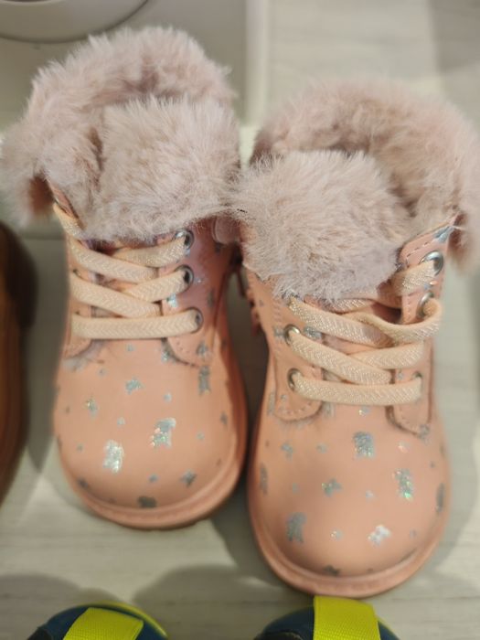 Подарявам обувки за дете