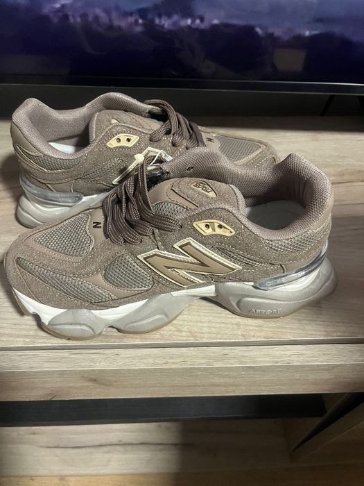 New Balance 9060 alb cu rosu