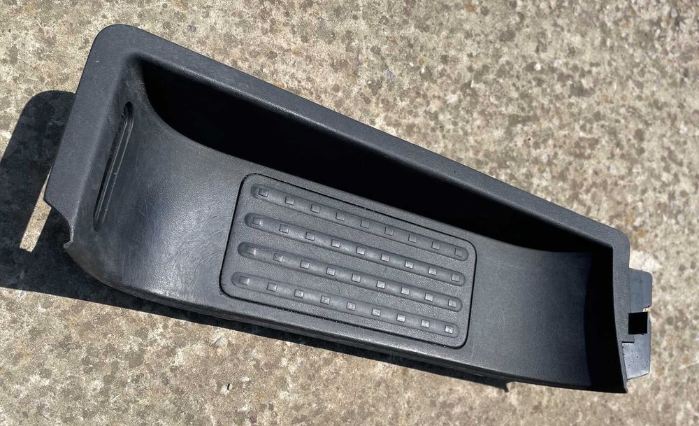 Insertie plastic treapta VW Multivan T6