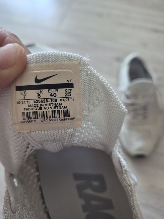 Nike Flyknit Racer „Triple White / Goddess” (cod 526628-100)
