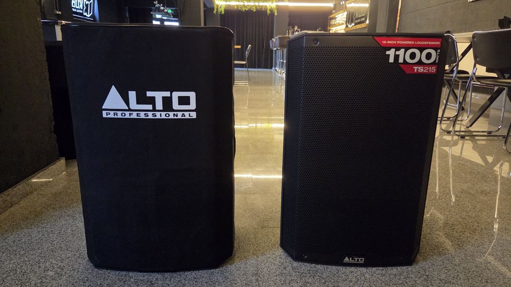 Set Boxe si statie Alto DJ - Vine cu toate cablurile necesare si picio